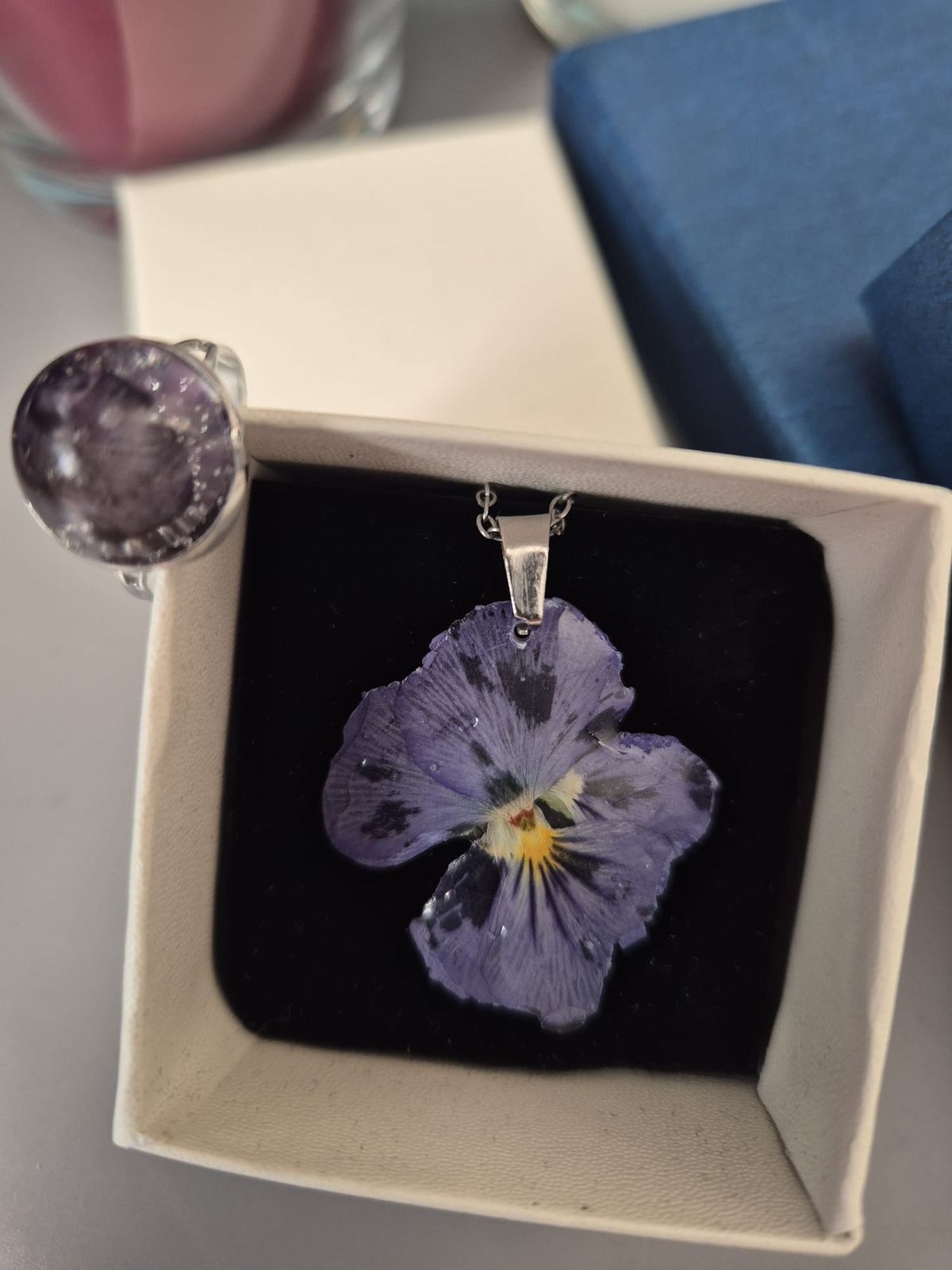 Collar de resina con flores — foto 2